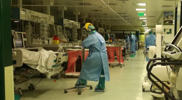 Coronavirus, muore in ospedale a Perugia dopo il viaggio in Albania: vittima numero 81 in Umbria