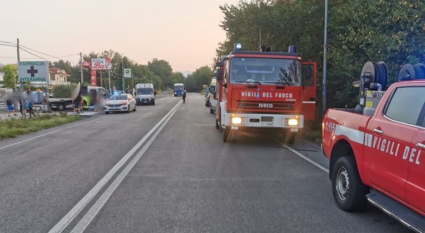 Scontro all'alba tra un'auto e un furgone sulla Cassino-Formia: un uomo in gravi condizioni