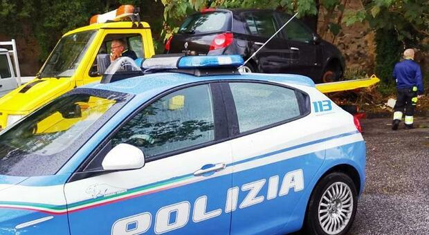 Controlli a San Giovanni e a Barra: sequestrate 6 auto e 22 moto, un denunciato