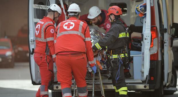 croce rossa 118 ambulanza barella soccorso
