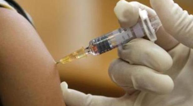 Vaccini, scontro su proposta di punire i medici che li sconsigliano. Lorenzin: «Nessuna radiazione»
