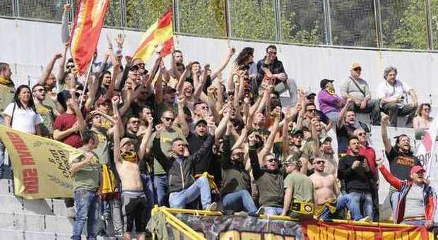 Benevento, la protesta in trasferta dei tifosi contro il caro ticket