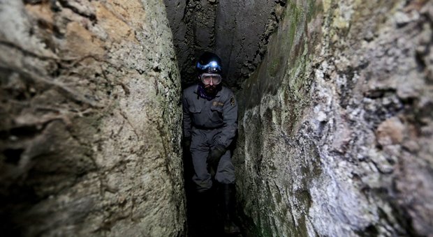 Calabria, salvi i cinque speleologi boccati nella grotta dopo una piena