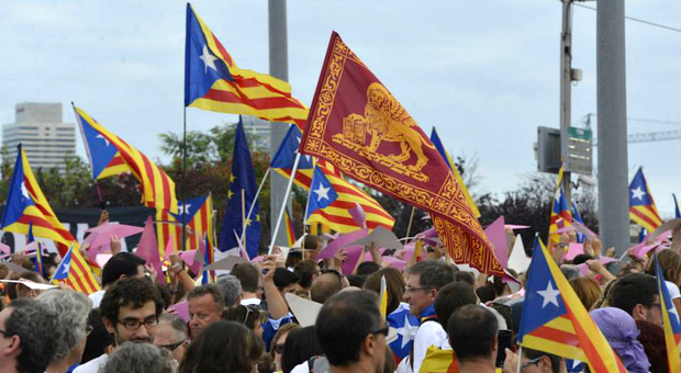 Una manofestazione degli indipendentisti veneti a sostegno della Catalogna