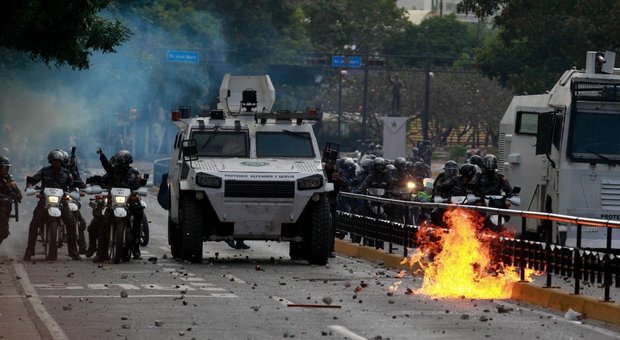 Scontri a Caracas in Venezuela