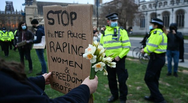 Sarah Everard, cosa sta accadendo a Londra: la battaglia delle donne e le accuse a Scotland Yard
