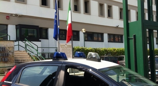 Torre del Greco, rapine e minacce con coltello: arrestato 21enne