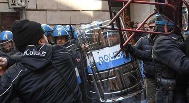 Trattati, allarme scontri: nel mirino l'alleanza no global-ultrà di destra contro la polizia