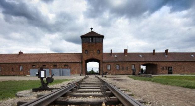 Il Chelsea contro il razzismo: chi sbaglia visita Auschwitz