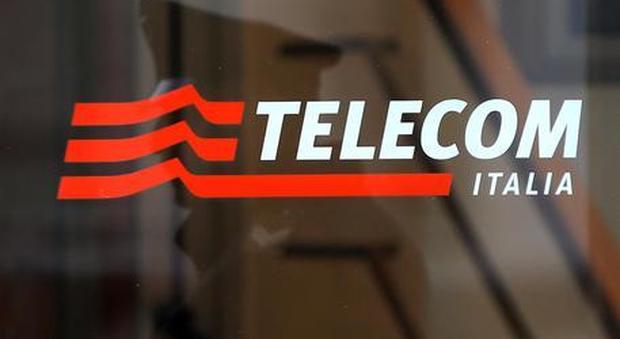 Telecom tende la mano ai lavoratori: 900 euro una tantum