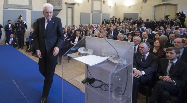 Fiesole, ricercatore olandese fa il dito medio a Mattarella negli uffici della Ue