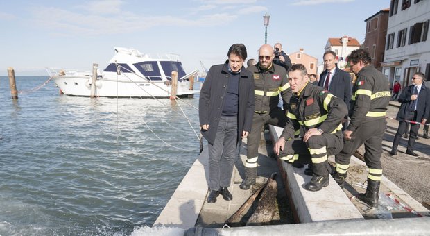Venezia vittima dell'acqua alta, la Protezione civile: «Numerose offerte d'aiuto»