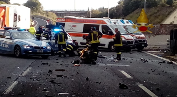 Roma, incidente mortale sul Gra: 24enne perde controllo dell'auto e si schianta in galleria