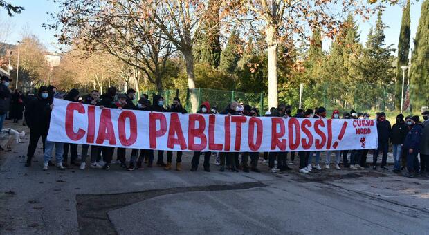 Lo striscione dei tifosi del Perugia per salutare Paolo Rossi