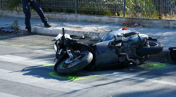 Incidente mortale, giovane di 16 anni in moto perde la vita dopo lo schianto con un'auto