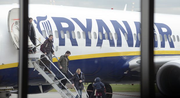 Ryanair, lo scontro non frena la compagnia: parte il Brindisi-Manchester