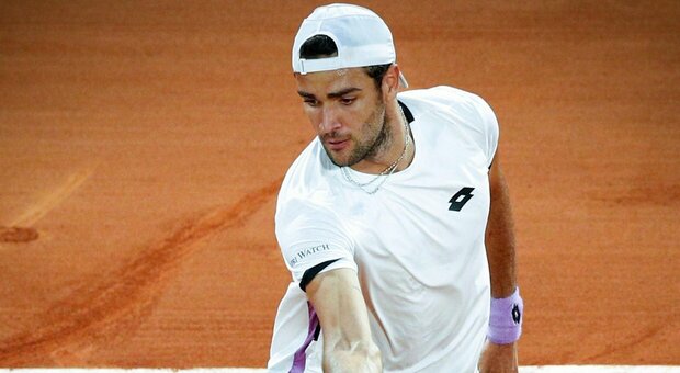 Tennis, Berrettini spaventa Djokovic ma saluta Parigi