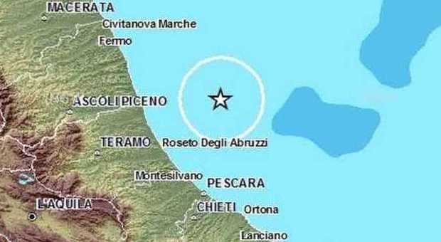Terremoto, forte scossa tra Marche e Abruzzo: "Magnitudo 4.2, epicentro sulla costa"