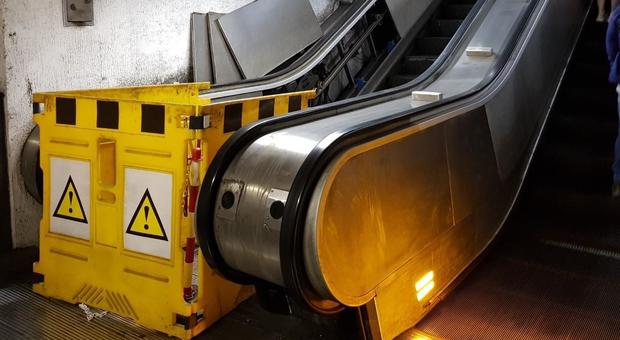 Donna cade dalle scale mobili della Metro: è in codice rosso al pronto soccorso