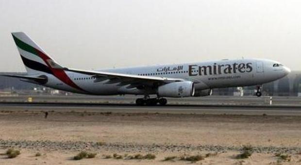 Volo Emirates con oltre 500 persone a bordo costretto ad atterrare