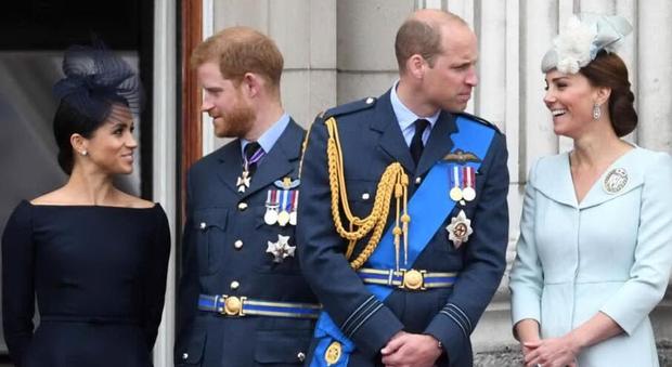 Harry e Meghan incontrano Will e Kate durante la cerimonia ufficiale, gelo tra i quattro componenti della famiglia reale