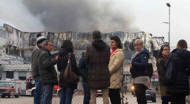 Incendio alla Coop Adriatica, danni per milioni: 70 in cassa integrazione
