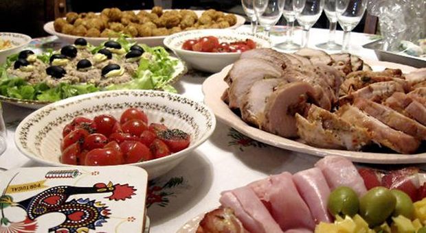 Natale a casa per 9 italiani su 10. Riscoperta la cucina "fai da te"