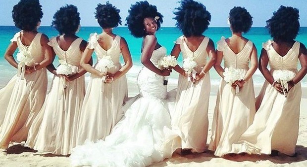 Pubblica la foto delle nozze su Instagram e diventa virale: ecco perché