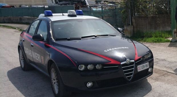 Ancona, sfila portafoglio all'uomo distratto dal cellulare: arrestato