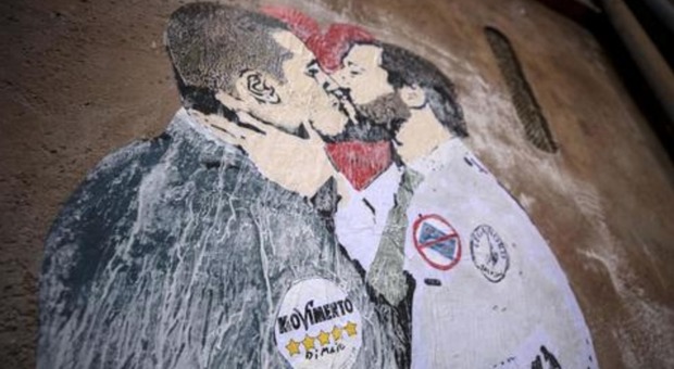 «La nostra profezia si è avverata», gli autori del murales rivendicano l'accordo di governo Salvini-Di Maio
