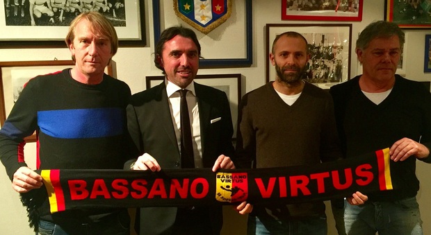 Il nuovo allenatore Bertotto con il direttore generale Seeber, il presidente Rosso e il vice Masiero.