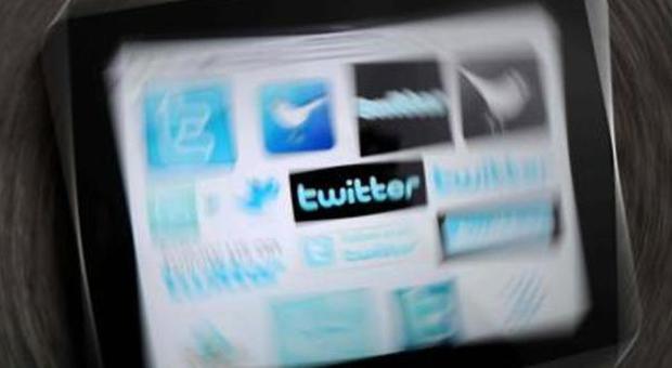 Twitter conquista gli italiani: aumenta l'uso di hashtag e dei cinguettii