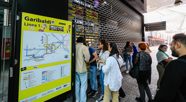 Metropolitana di Napoli, trovati i fondi per scale e ascensori: chiudono le stazioni della linea 1