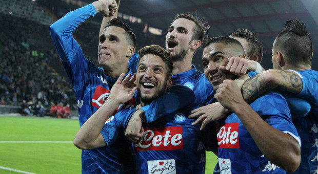 Napoli da sogno a Udine: 3-0 e adesso la Juventus è a - 4
