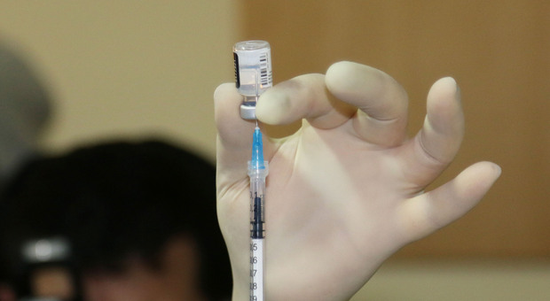 Vaccini nel Sannio, arriva la frenata: «Contigentare dosi per i richiami»