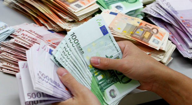 L'imprenditore avrebbe consegnato fino a 30 mila euro al macedone
