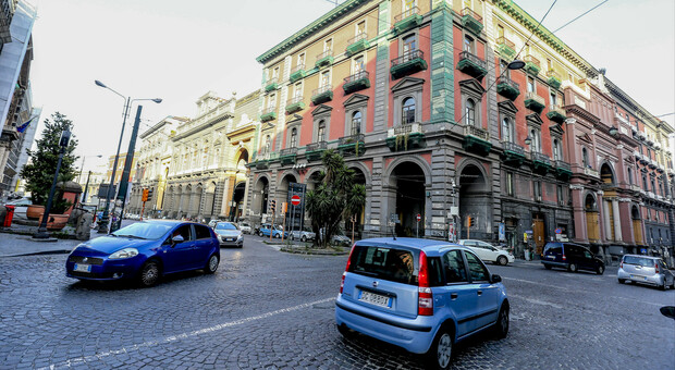 Napoli, piazza Cavour