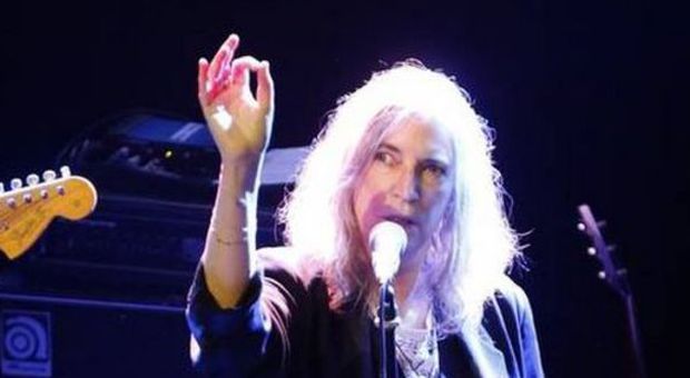 Patti Smith innamorata di Napoli: tour in città e una canzone inedita per la Madonna