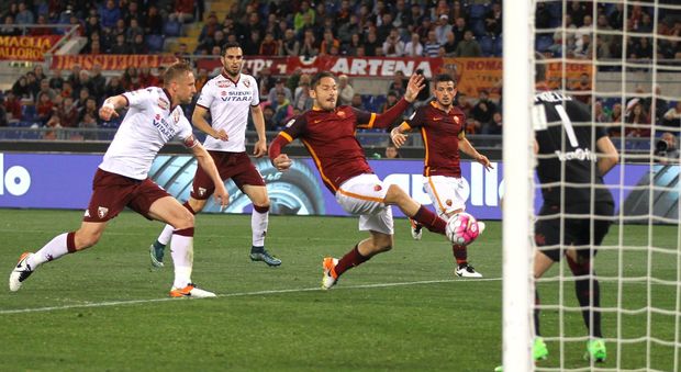 Roma-Torino 3-2 Totti entra e segna due gol in due minuti