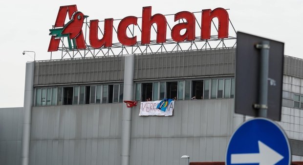 Auchan, a Napoli ci sarà lavoro solo per 70 dipendenti su 138