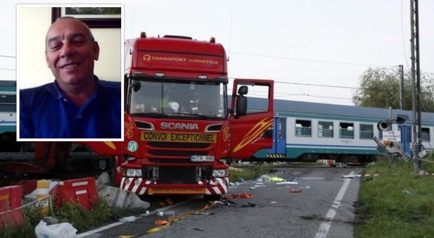 Treno deraglia sulla Torino-Ivrea: scontro con un tir, 2 morti e 18 feriti