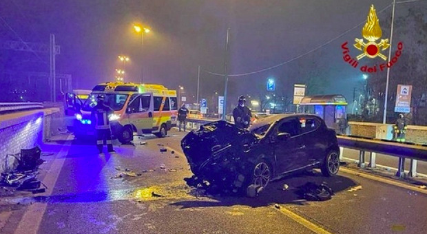 Mestre, due 25enne morti in un incidente: auto contro un muro, il dramma alla vigilia di Natale
