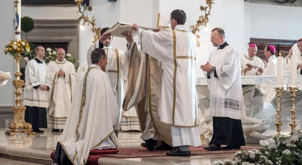 Un momento dell'ordinazione episcopale di monsignor Marangoni