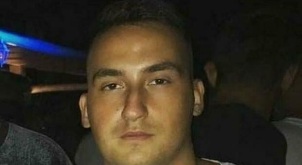 Claudio, 24 anni, ucciso dopo la lite al bar. Stava festeggiando con gli amici un importante esame di lavoro superato