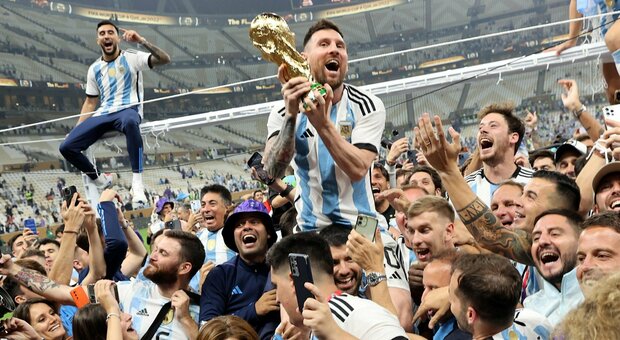 Messi con la Coppa del mondo