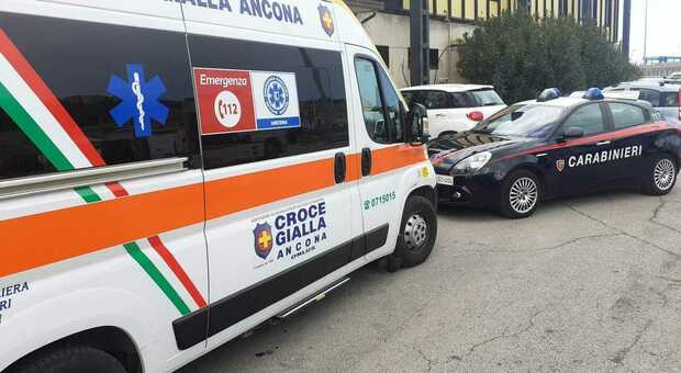 Ancona, auto dei carabinieri centrata in pieno da un furgone: un militare 38enne all'ospedale