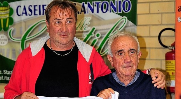 Il delegato della Fip di Latina Gianni Colavolpe (a destra) con il presidente dello Scauri Roberto Di Cola