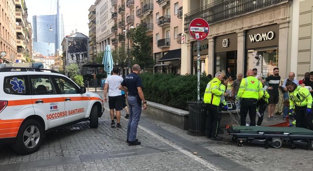 Milano, aggredita in strada da sconosciuto con coccio di bottiglia: grave 64enne