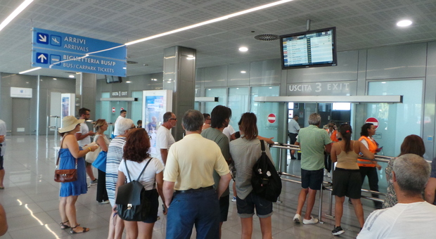 Aeroporto di Brindisi, l'azienda teme la tassa di imbarco ma garantirà gli investimenti
