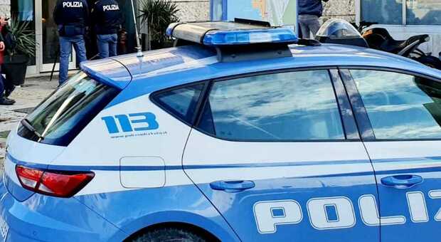 Una pattuglia della polizia della questura di Ancona